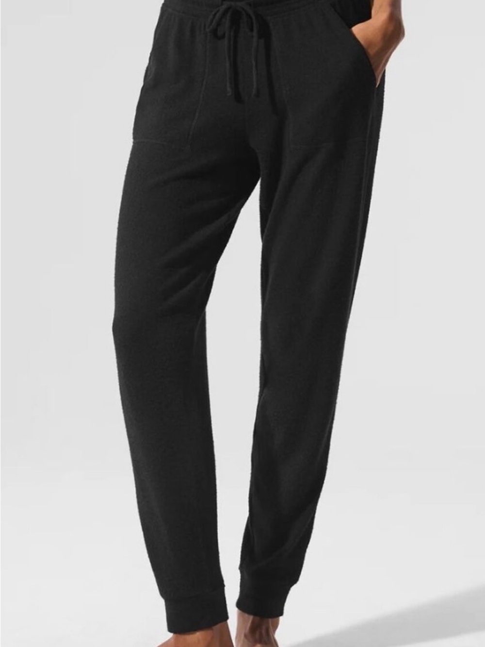 ALO Yoga Women's SoHo sweatpant Black Drawstring Joggers